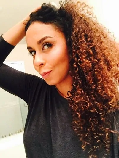 woman's curly hair results from using the 12 curly hair must-haves