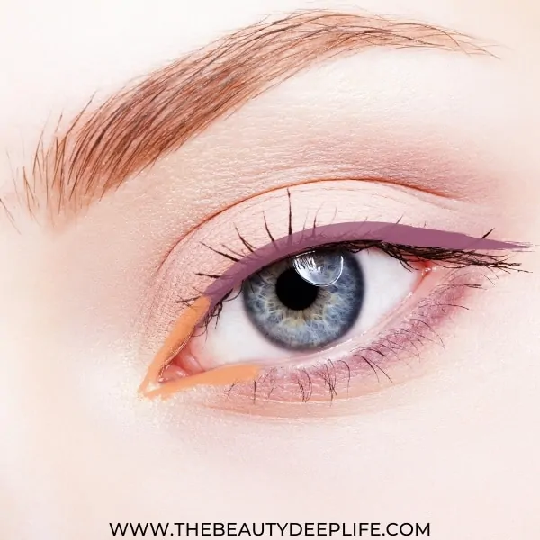 makeup look for using eyeliners with blue eyes