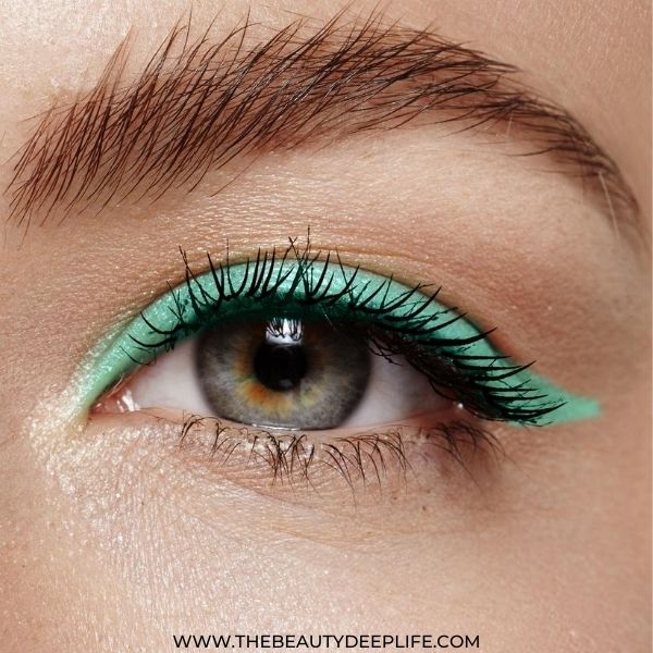 Eye Makeup For Beginners: Mint Green Liner And Metallic Eyeshadow Makeup Look 3