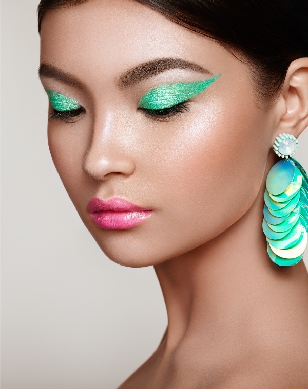 bright green graphic eyeshadow makeup looks