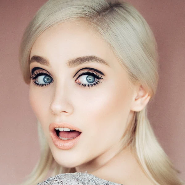 woman with a 60s retro cut crease makeup look