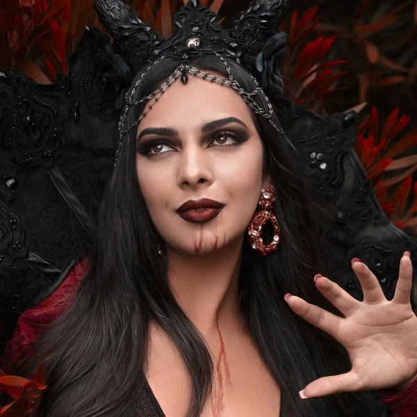 WOMAN WITH vampire halloween makeup