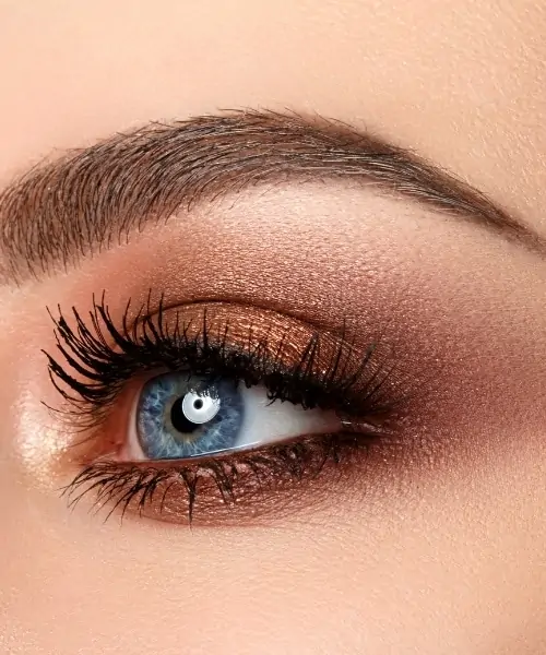 woman with a smokey copper eyeshadow makeup style