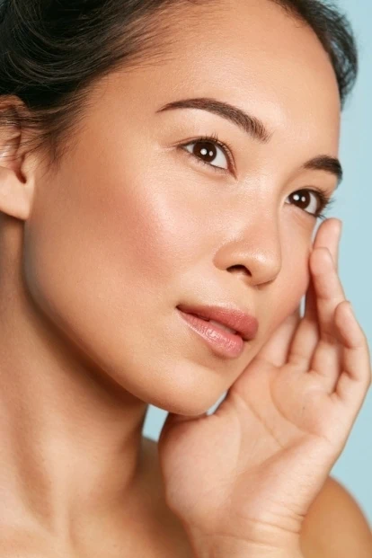 asian woman with a natural makeup look