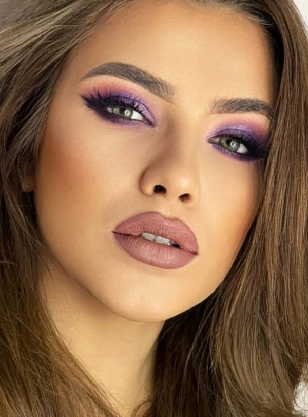 woman with pink and purple eyeshadow makeup look for her green eyes