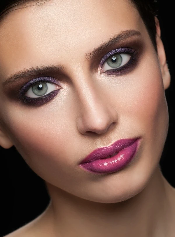 woman with green eyes and a purple eyeshadow makeup look