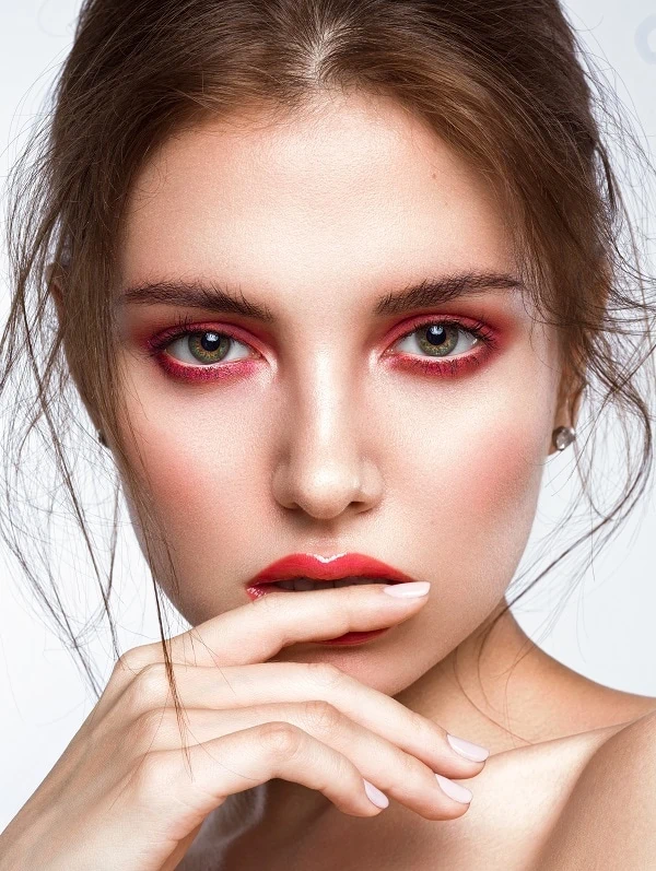 woman with hazel eyes and a red eyeshadow look