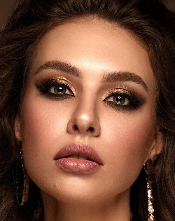 woman with hazel eyes and a gold eyeshadow look