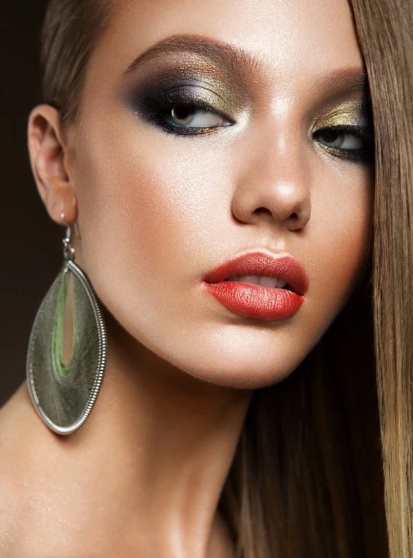 woman with green eyes and an olive green eyeshadow makeup look