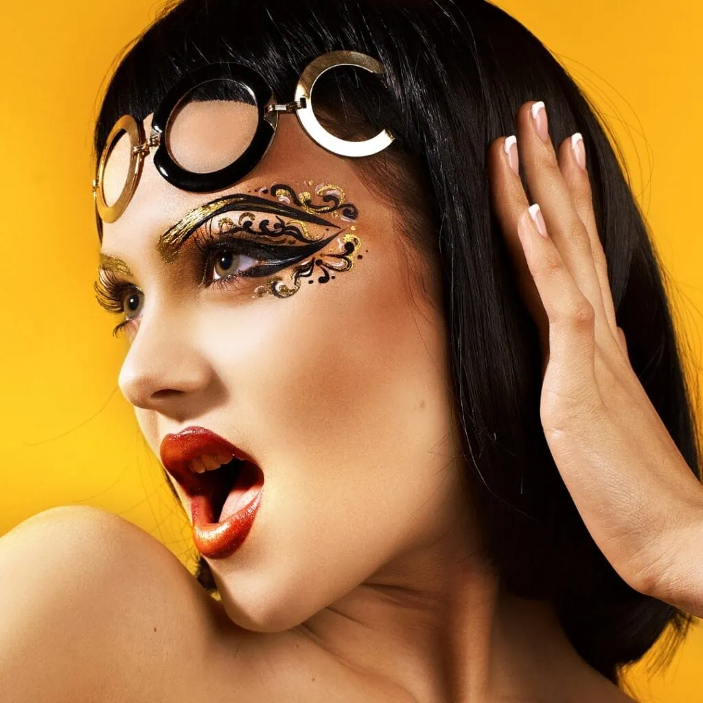 woman with cleopatra halloween makeup