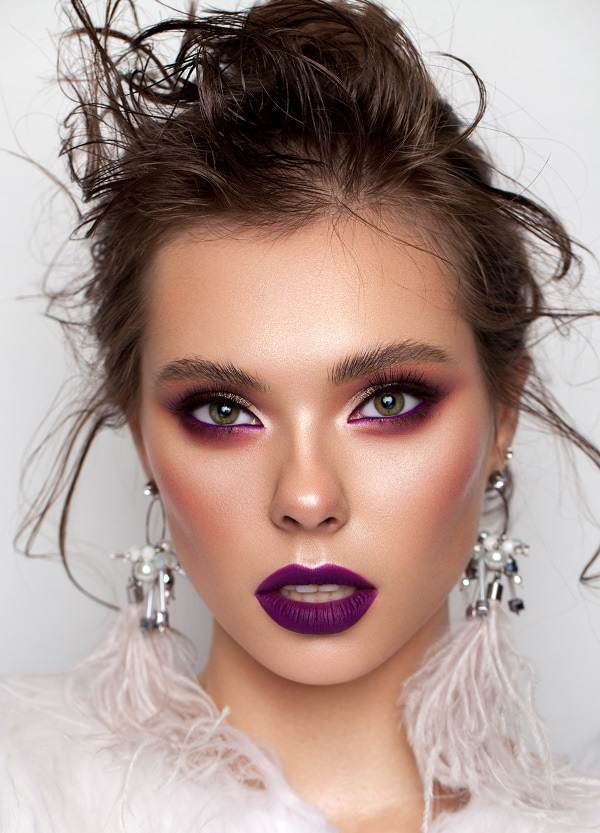 woman with green eyes and a purple eyeshadow look