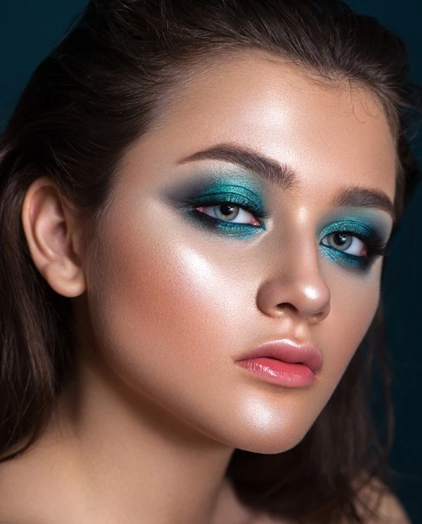 woman with blue green eyes and a blue green eyeshadow look