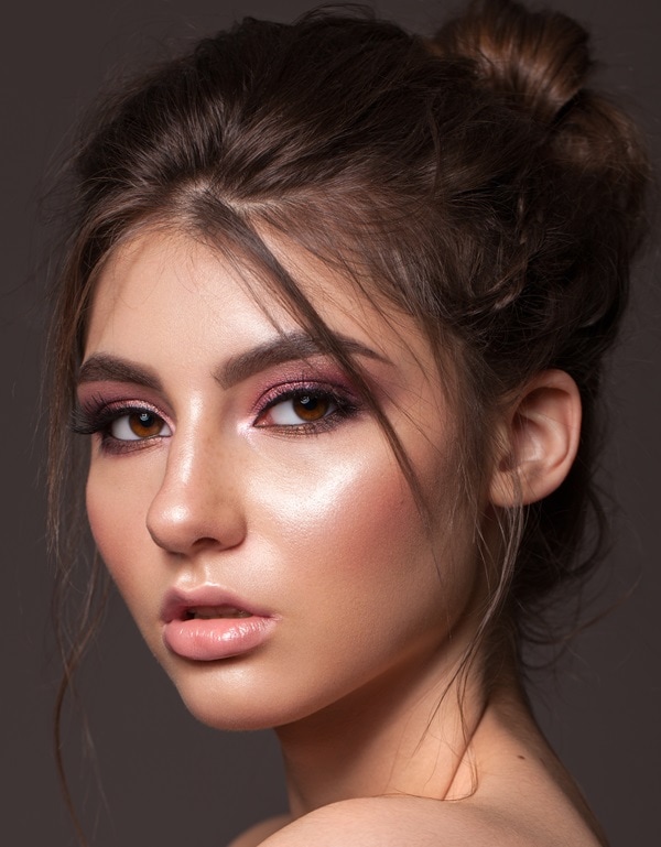 woman with brown eyes pink eyeshadow and a natural face