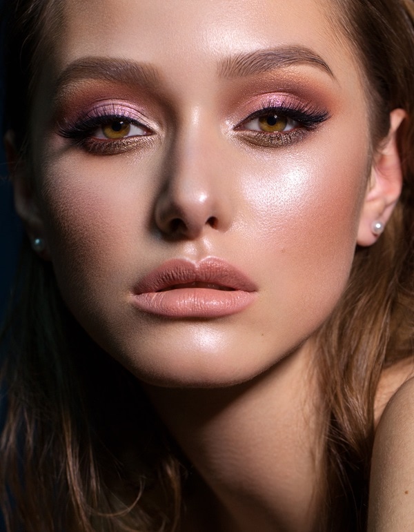 woman with hazel eyes and a soft pink and brown eyeshadow look