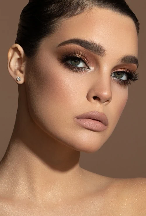 woman with copper eyeshadow look and green eyes