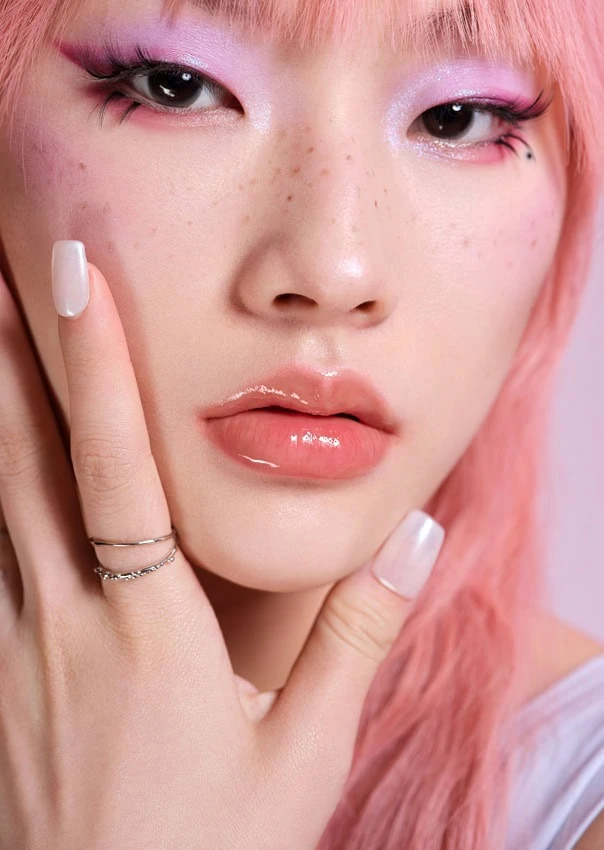 woman with pink eyeshadow for spring and glossy lips