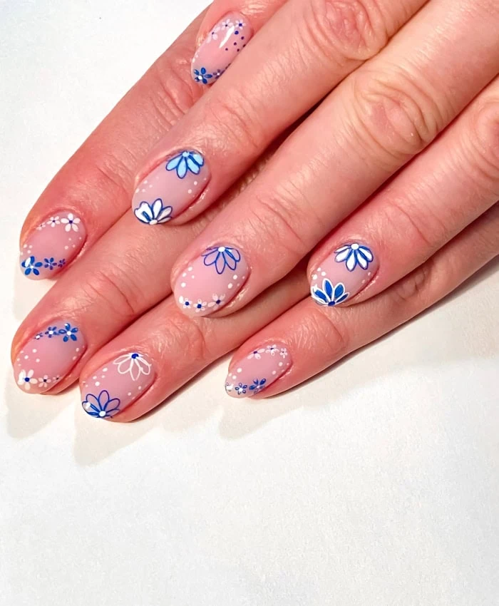 blue and white floral nail idea for spring