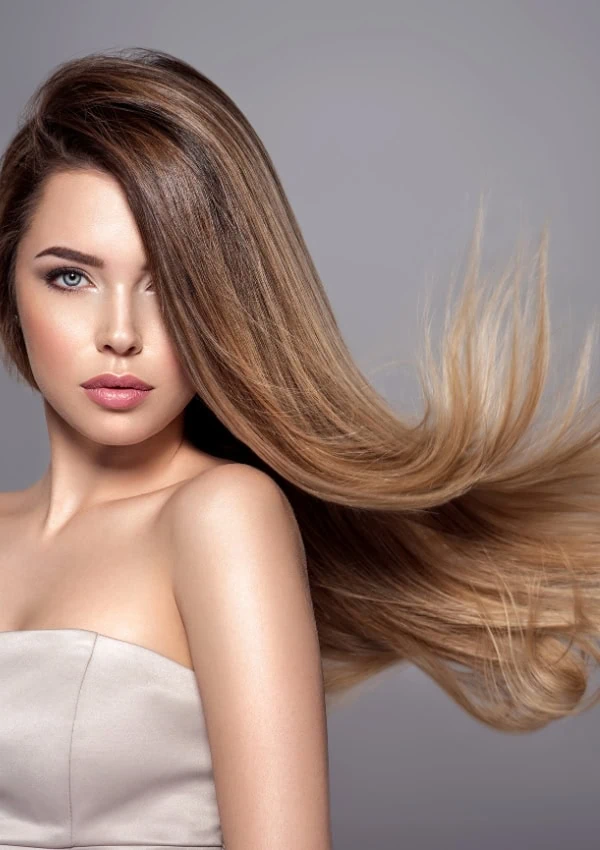 woman with long bronde hair color