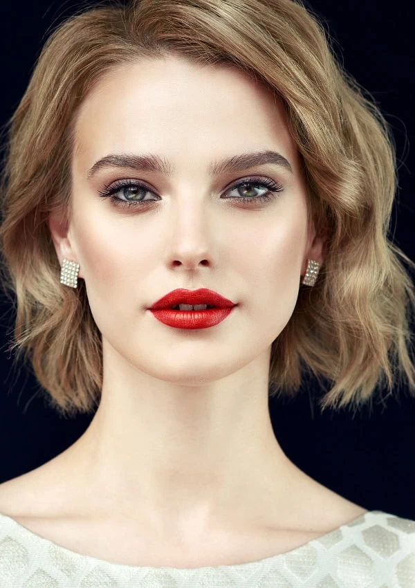 woman with bob length dirty blonde hair
