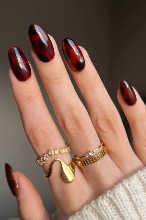 hand with Tortoise Fall Nails Design