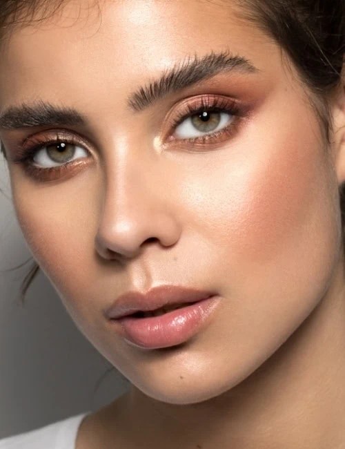 woman with hazel eyes and soft glam makeup look
