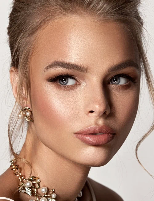 blonde woman with soft glam makeup