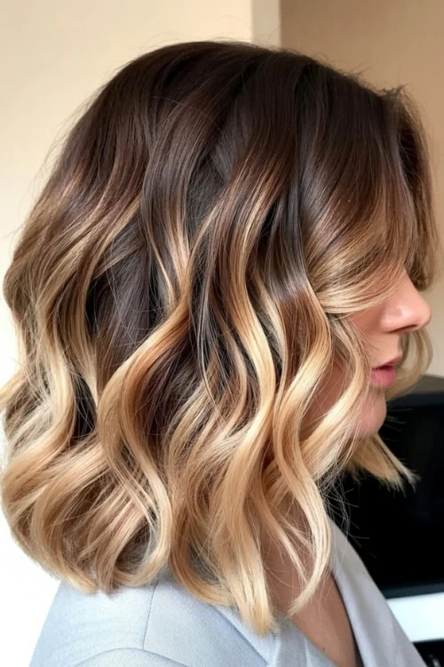 woman with wavy long bob