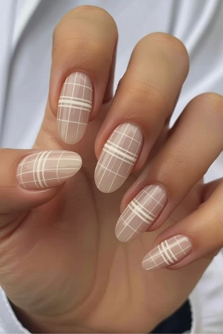Elegant beige plaid nail art design with white lines, perfect for stylish women and nail art enthusiasts, showcasing a chic manicure.